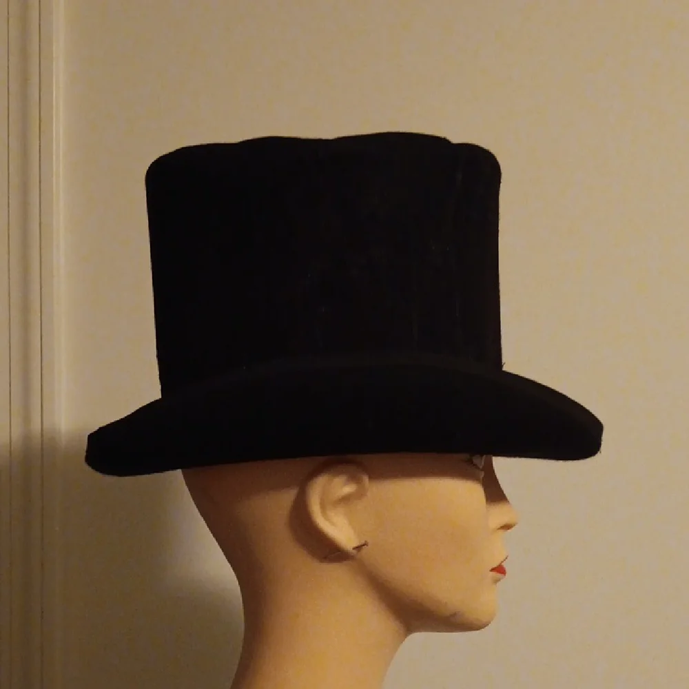 Elegant Black Top Hat - Picture 2 of 6